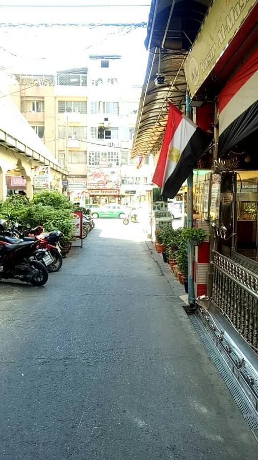 Lucky Palace Hotel Bangkok Exterior photo